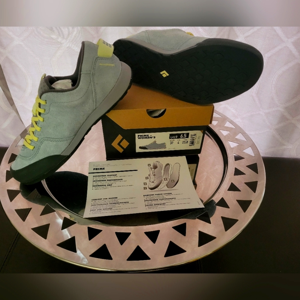 ⭐🌟HOST PICK 🌟NWT Black Diamond Featherlight Sneakers